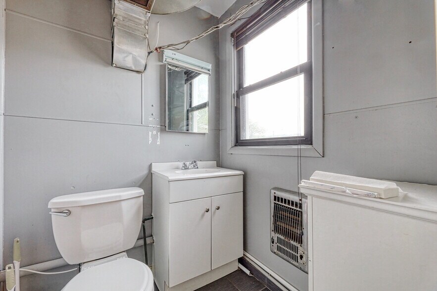 More Photos Of 109-111 Ethel Ave, Hawthorne Warehouse For Sale