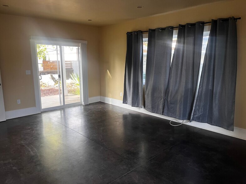 More Photos Of 111 W 1st St, Cloverdale Office For Lease