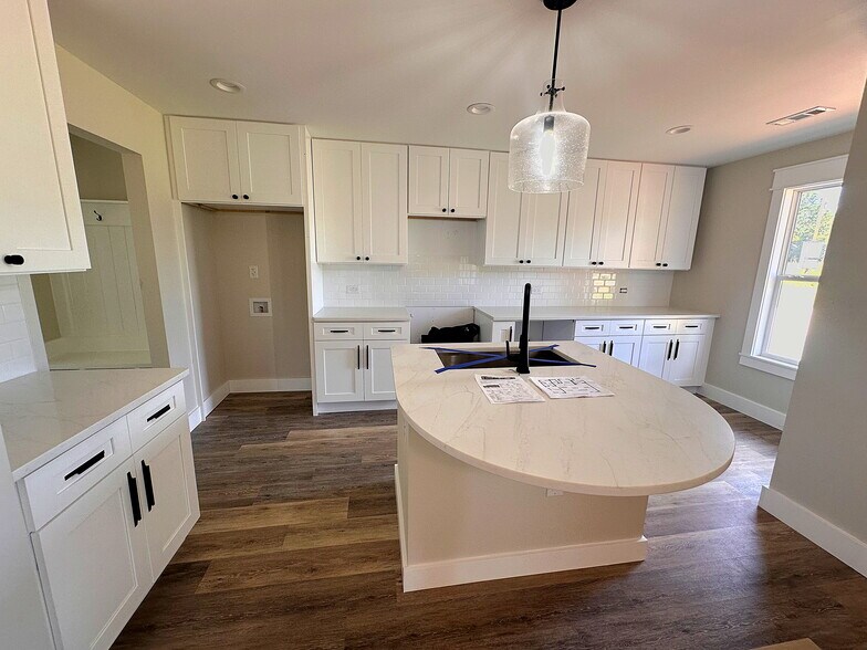 More Photos Of 5735 Fallston Rd, Lawndale Flex For Sale