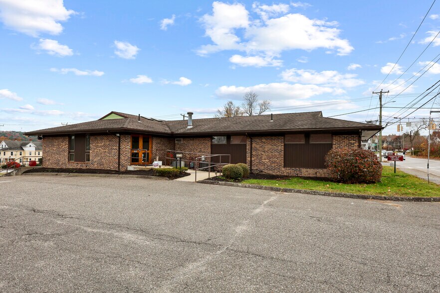 More Photos Of 95 New Litchfield St, Torrington Medical For Sale
