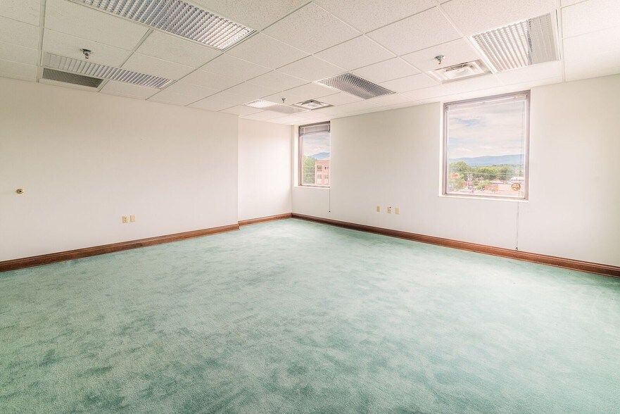 More Photos Of 100 E Main St, Sevierville Office For Lease