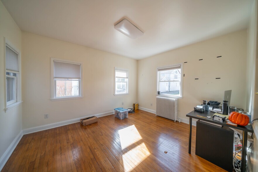 More Photos Of 116 S Broad St, Kennett Square Office Residential For Lease