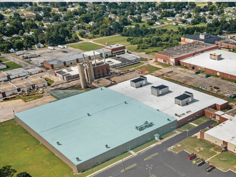 More Photos Of 200 N 13th St, Erwin Warehouse For Lease