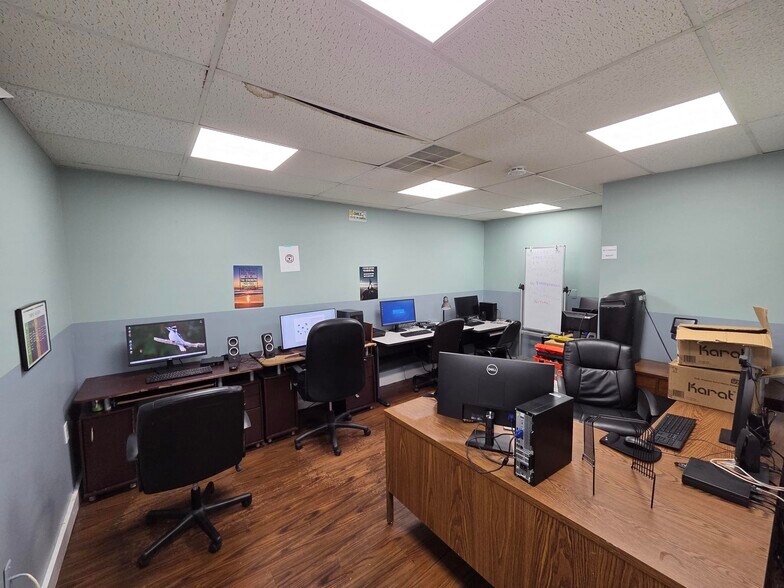 More Photos Of 11-23 Bannard St, Freehold Warehouse For Lease