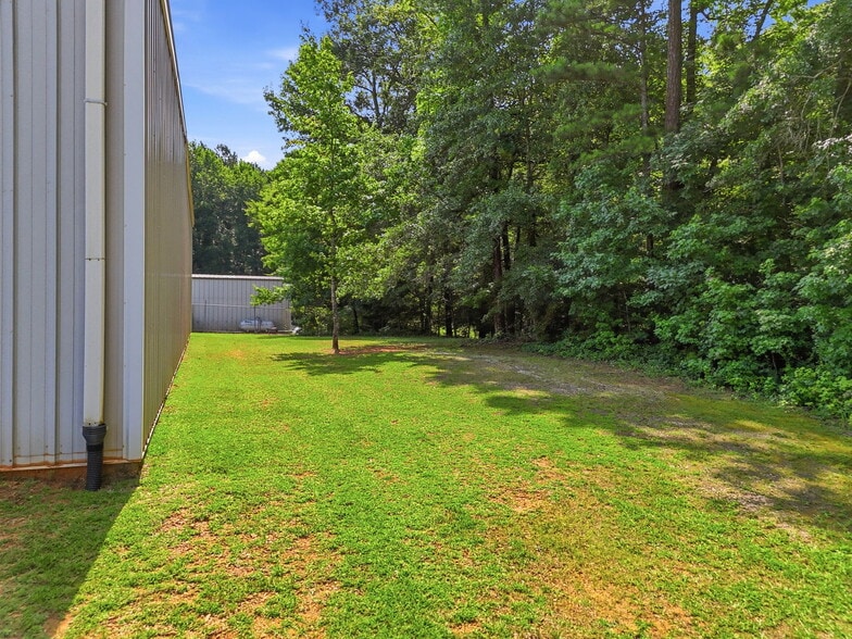 More Photos Of 112 Corporate Park East Dr, Lagrange Warehouse For Lease