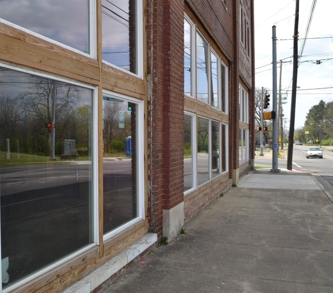 More Photos Of 2200 Glass St, Chattanooga Storefront Retail Residential For Sale