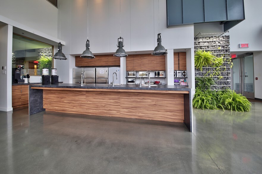 More Photos Of 1645 Boul Lionel-Boulet, Varennes Office For Lease