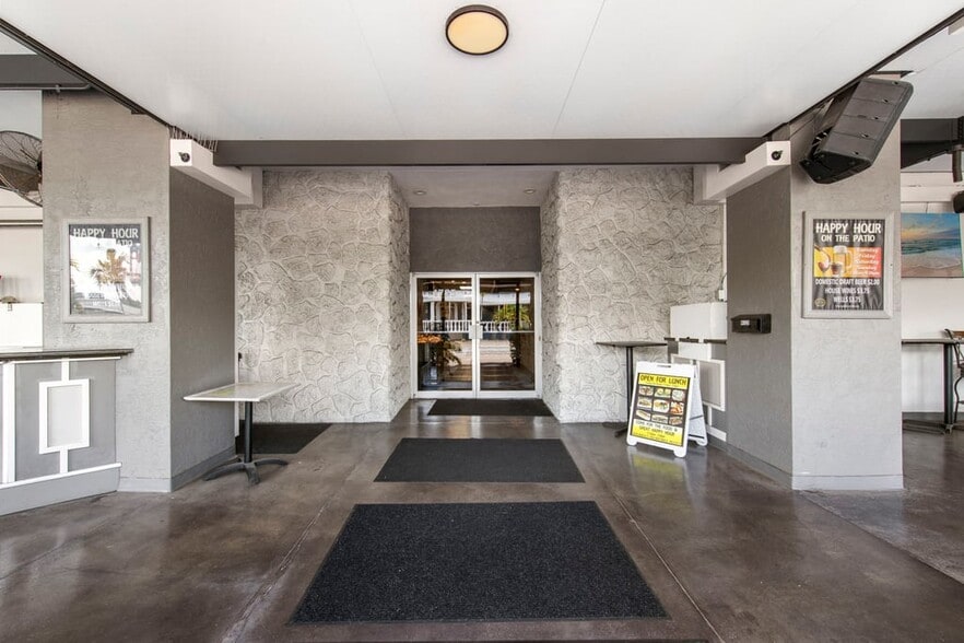 More Photos Of 4725 Vincennes Blvd, Cape Coral Restaurant For Sale