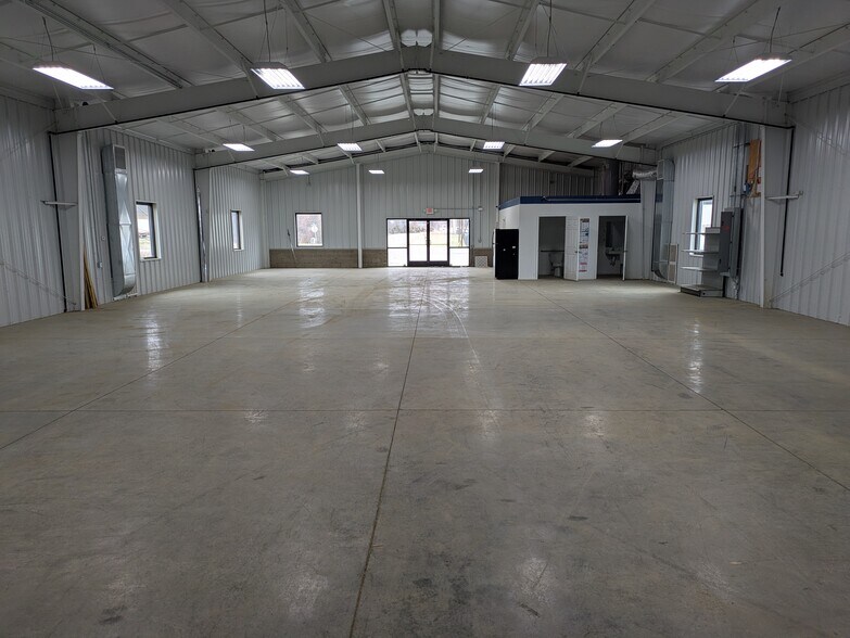 More Photos Of 152 Judge Don Lewis Blvd, Elizabethton Industrial For Lease