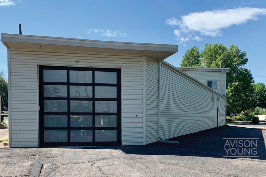 More Photos Of 1695 W Sheri Ln, Littleton Showroom For Sale