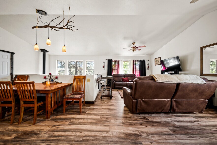 More Photos Of 2089 E White Mountain Blvd, Pinetop Hotel For Sale