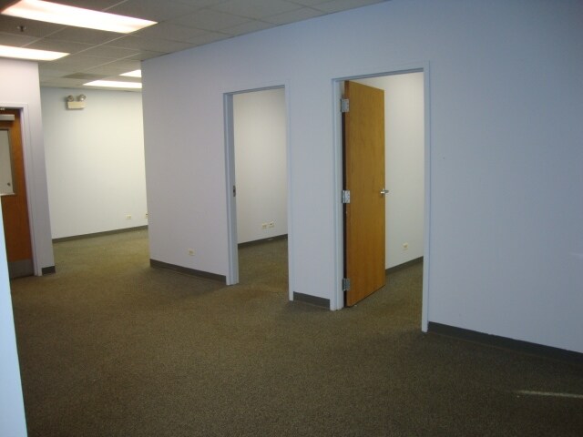 More Photos Of 1277 Naperville Dr, Romeoville Warehouse For Lease