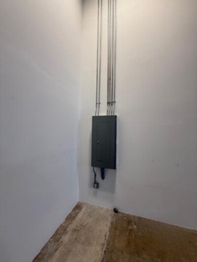 More Photos Of 2300-2340 W 8th Ave, Hialeah Radio TVTransmission Facilities For Lease