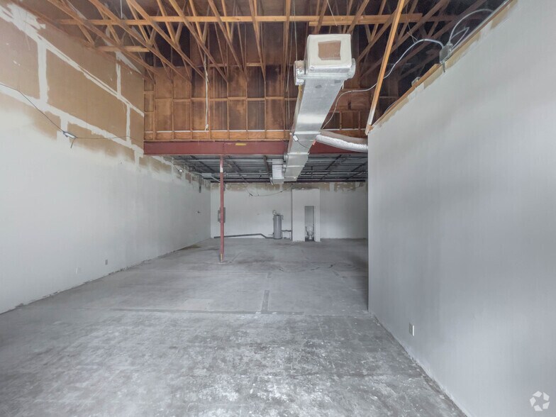 More Photos Of 2950 Thousand Oaks Dr, San Antonio Unknown For Lease