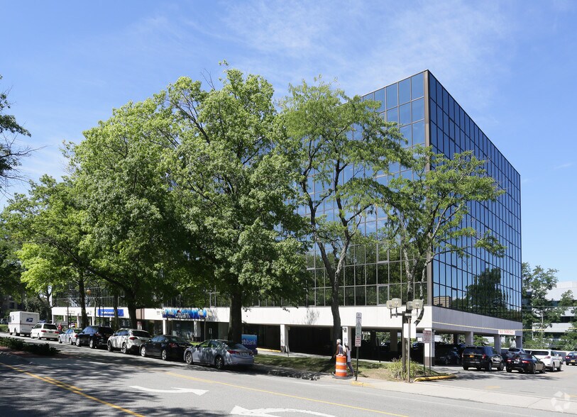 More Photos Of 111 Great Neck Rd, Great Neck Office For Lease