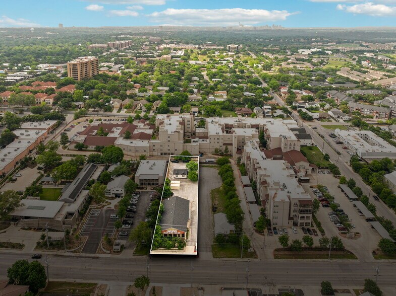 Primary Photo Of 202 W Sunset Rd, San Antonio Freestanding For Sale