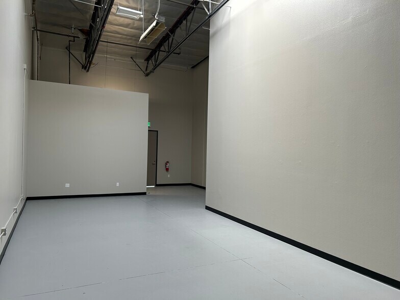 More Photos Of 1243 Flynn Rd, Camarillo Warehouse For Sale