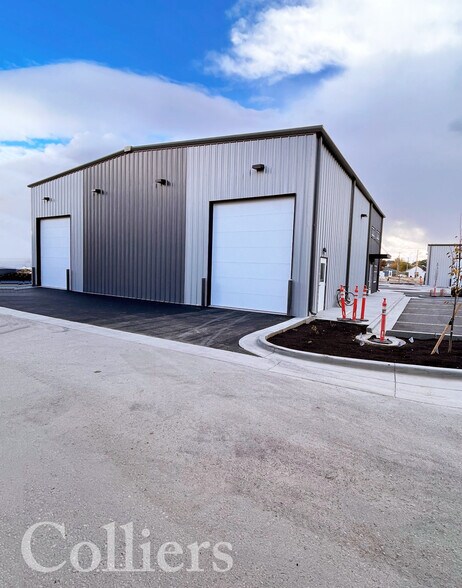 More Photos Of 1586 N Debra Dr, Nampa Warehouse For Lease