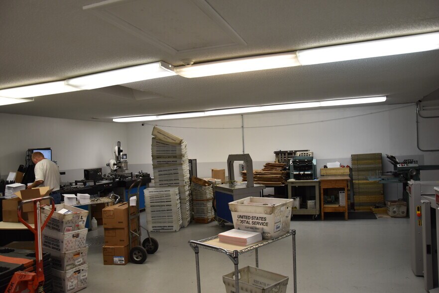 More Photos Of 125 S Westplex Ave, Bloomington Warehouse For Sale