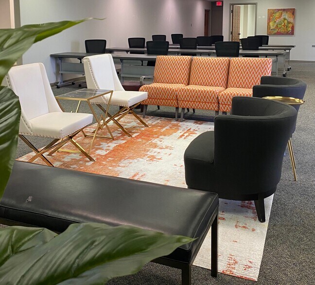 More Photos Of 300 Olive St, Texarkana Office For Lease