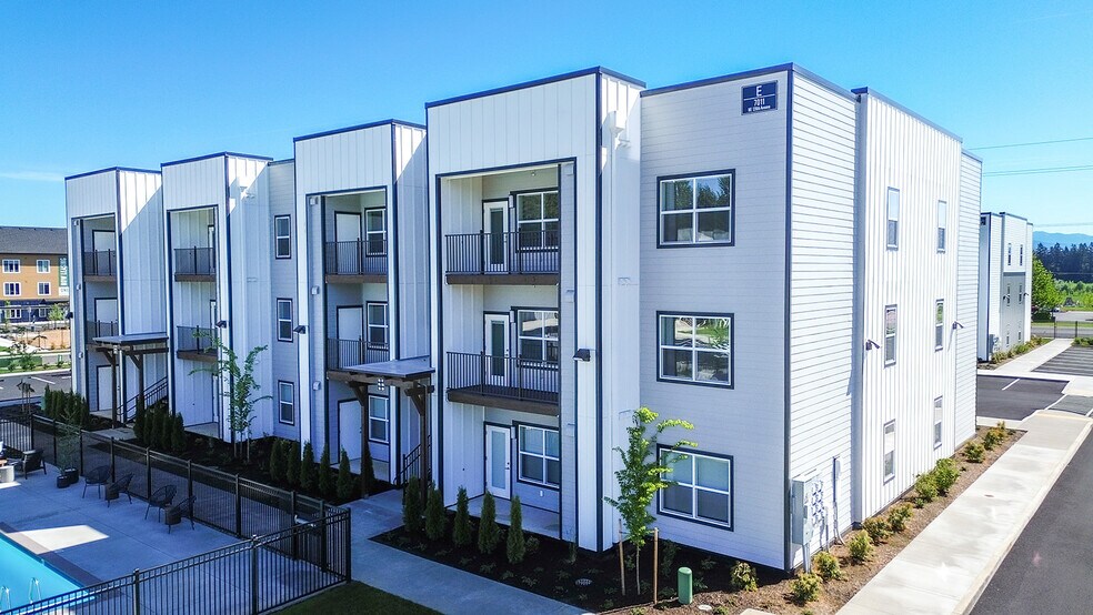More Photos Of 7011 NE 126th St, Vancouver Apartments For Sale