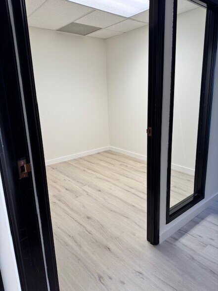More Photos Of 1800 Bridgegate St, Westlake Village Office For Lease