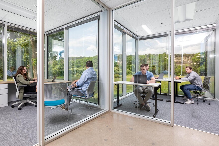 More Photos Of 5000 Plaza On The Lake Dr, Austin Coworking Space