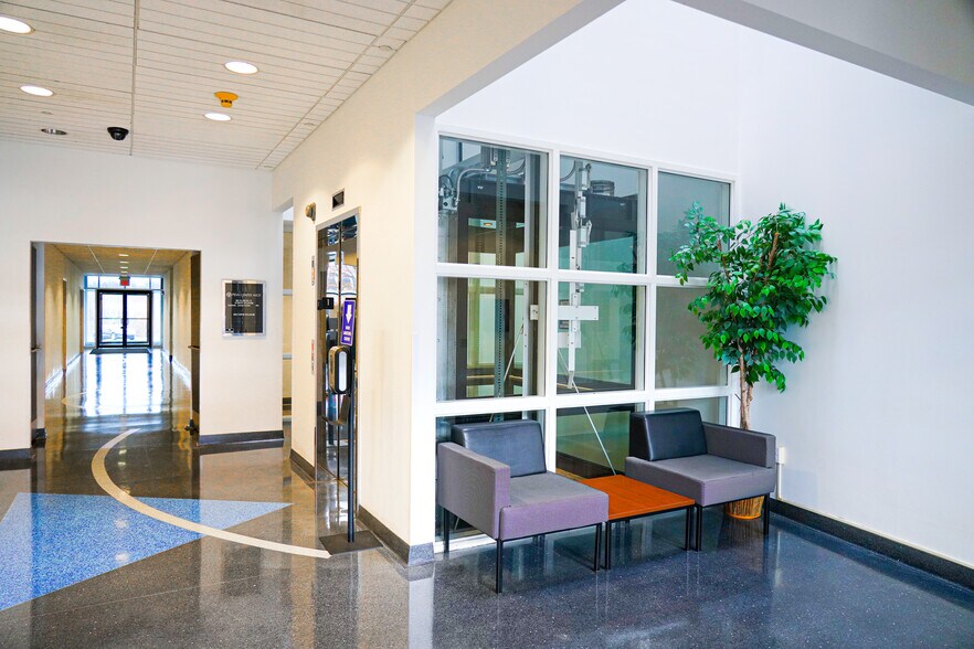 More Photos Of 8 Penn Center West, Pittsburgh Office For Lease