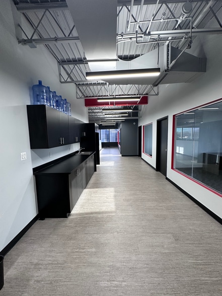 More Photos Of 24681 Northwestern Hwy, Southfield Office Residential For Lease