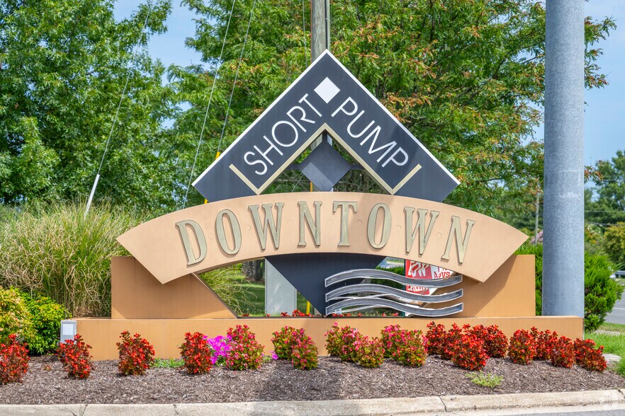 More Photos Of 11800 W Broad St, Henrico Department Store For Lease