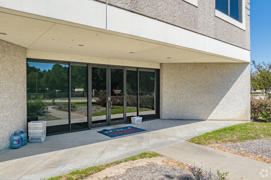 More Photos Of 10600 Corporate Dr, Stafford Warehouse For Lease