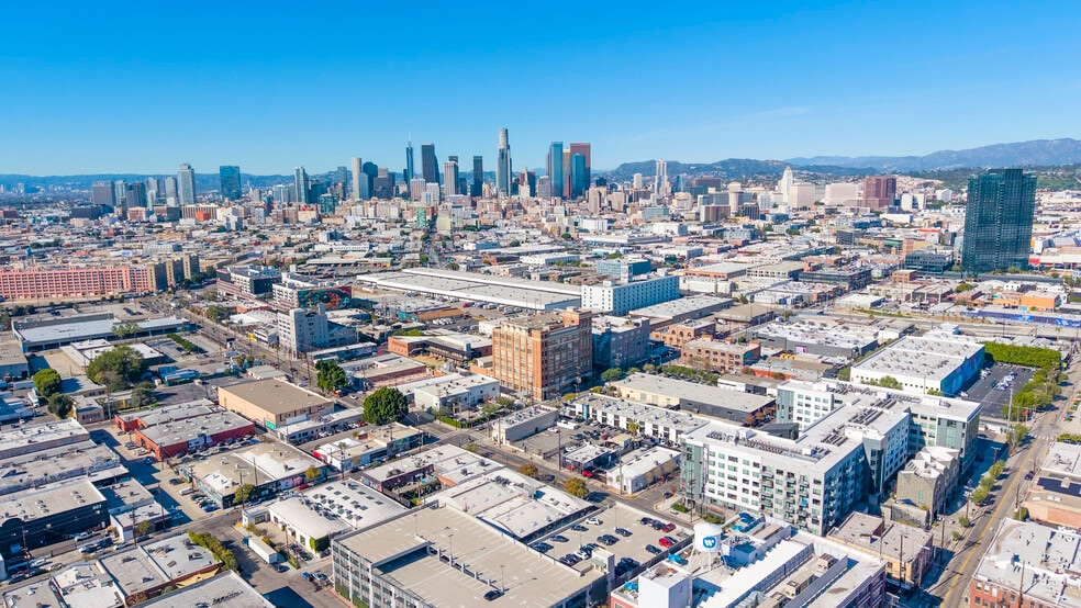 More Photos Of 1948 E 7th St, Los Angeles Bar For Lease