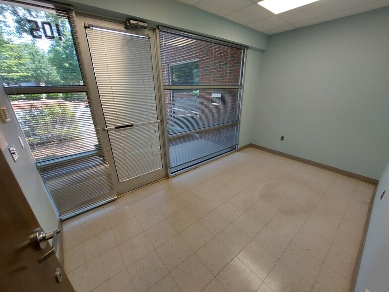 More Photos Of 625 Hutton St, Raleigh Showroom For Lease