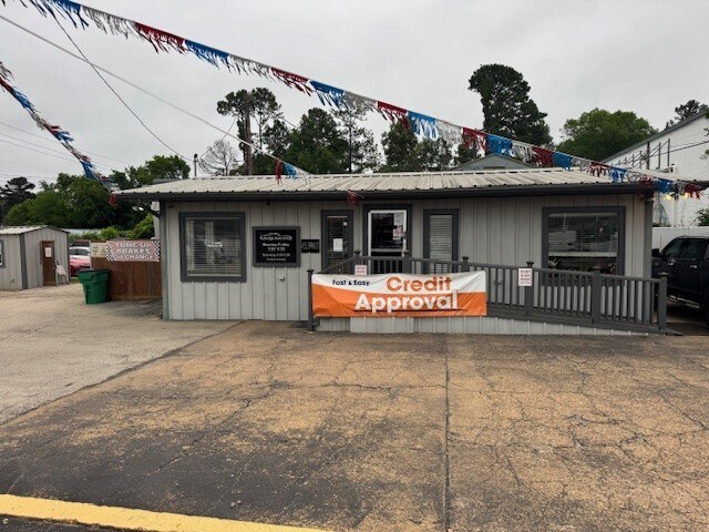 More Photos Of 412 E Spring St, Palestine Auto Dealership For Sale