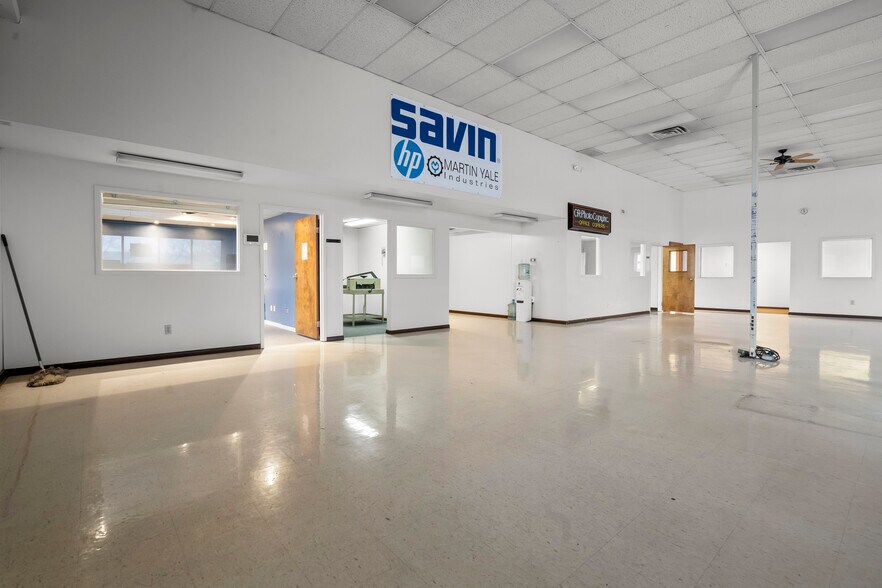 More Photos Of 3050 6th St SW, Cedar Rapids Warehouse For Sale