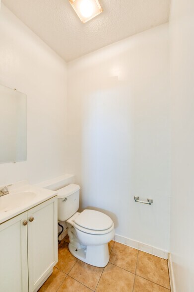 More Photos Of 1615 Ridgewood Ave, Holly Hill Loft Creative Space For Sale