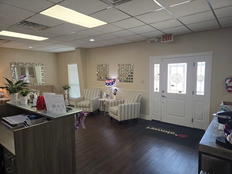 More Photos Of 905 N Logan St, Texas City Office For Sale