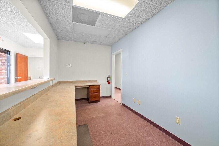 More Photos Of 215 8th St, Clarksville Medical For Lease