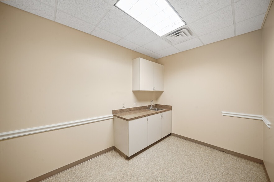 More Photos Of 4626 Riverstone Blvd, Missouri City Medical For Sale