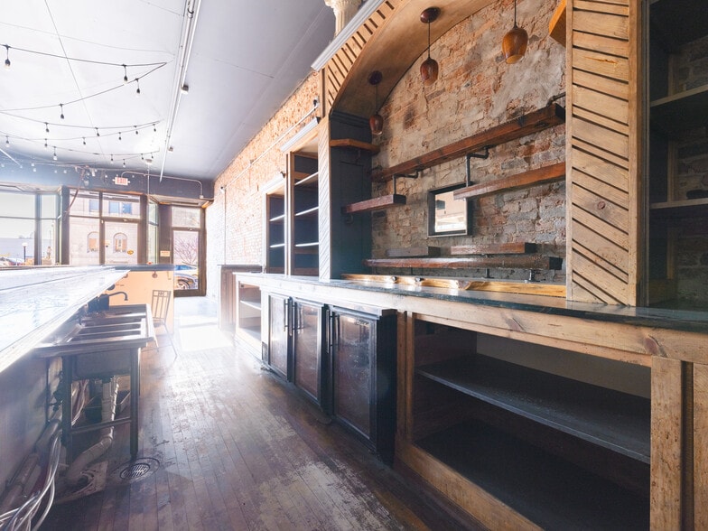 More Photos Of 353 Court St, Pekin Storefront Retail Residential For Sale