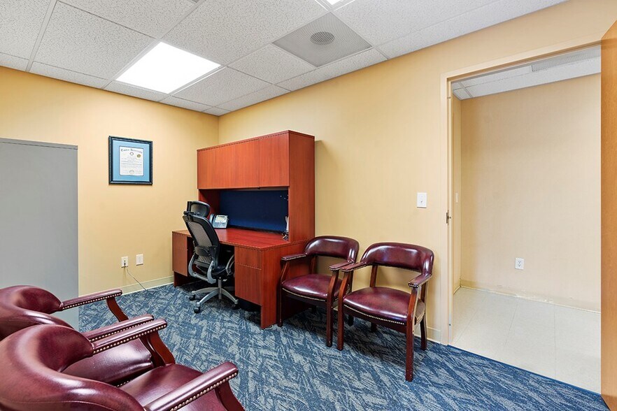 More Photos Of 202 Overland Dr, Greenwood Medical For Lease