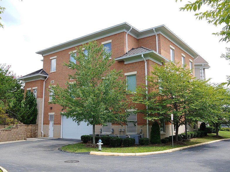 More Photos Of 3090 Electric Rd, Roanoke Medical For Lease