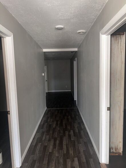 More Photos Of 686 S Highway 25 W, Williamsburg Office For Lease