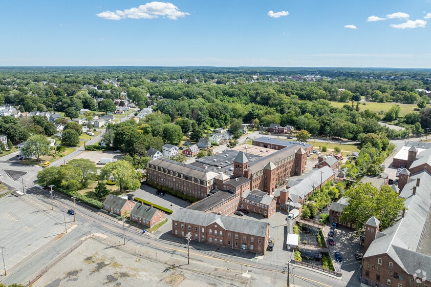 More Photos Of 144 W Britannia St, Taunton Manufacturing For Lease