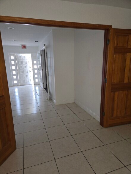 More Photos Of 3677 Central Ave, Fort Myers Medical For Lease