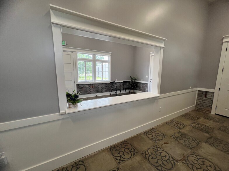 More Photos Of 11 E Texas Ave, Baytown General Retail For Sale