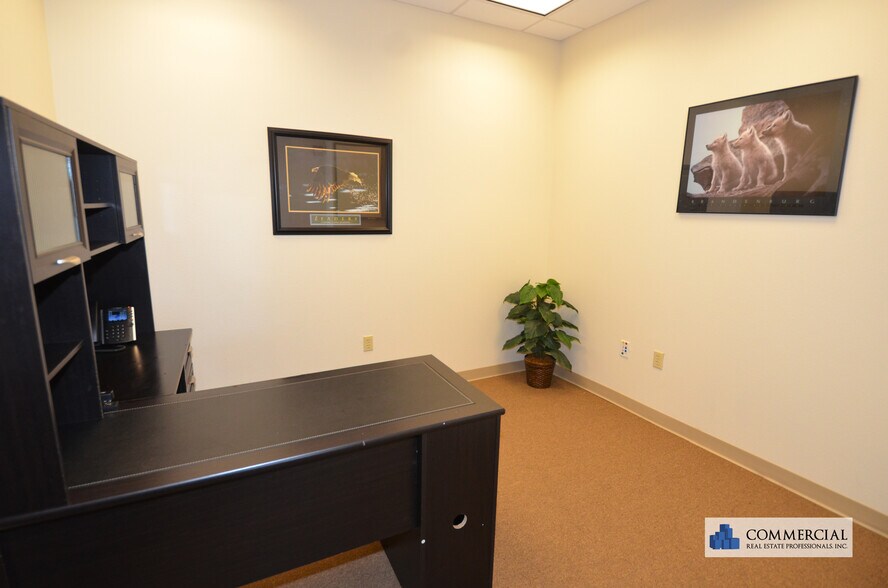 More Photos Of 13564 Village Park Dr, Orlando Unknown For Lease