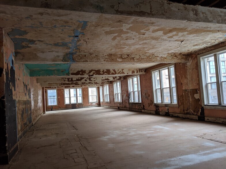 More Photos Of 400 E Baltimore St, Baltimore Storefront Retail Residential For Sale