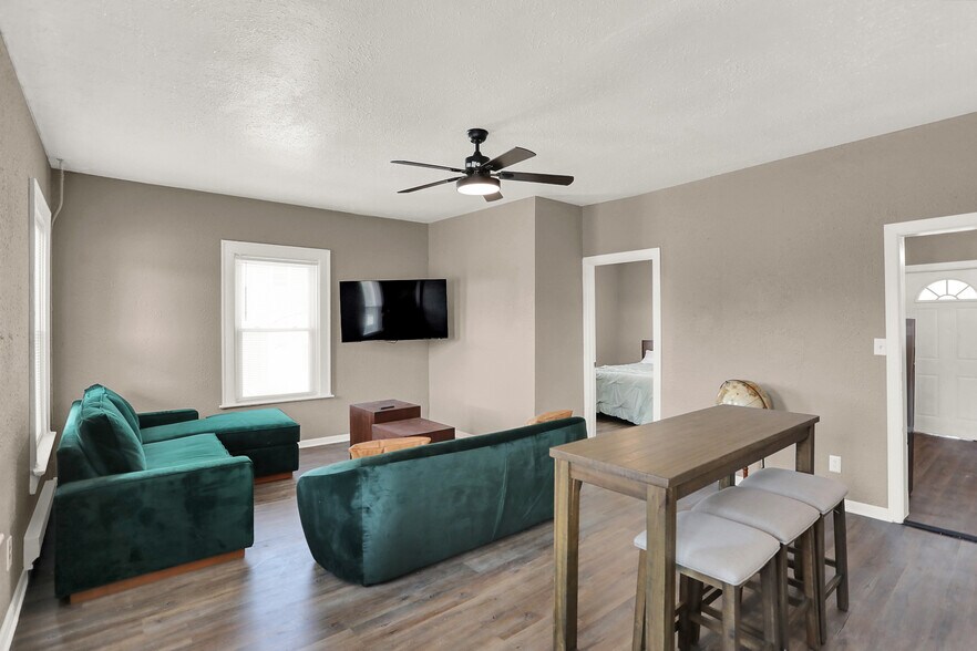 More Photos Of 1918 W Washington St, Indianapolis Apartments For Sale