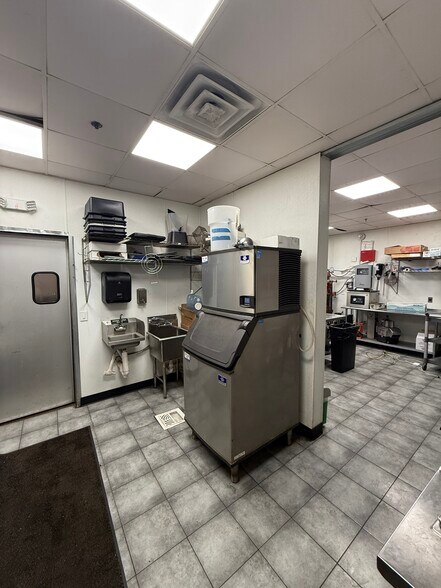 More Photos Of 1012 S Main St, Fort Worth General Retail For Sale